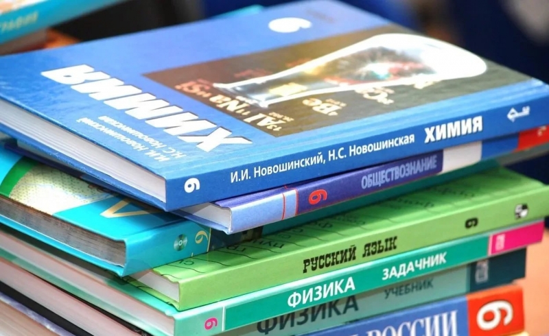 Обеспечение учебниками учащихся средних и старших классов.