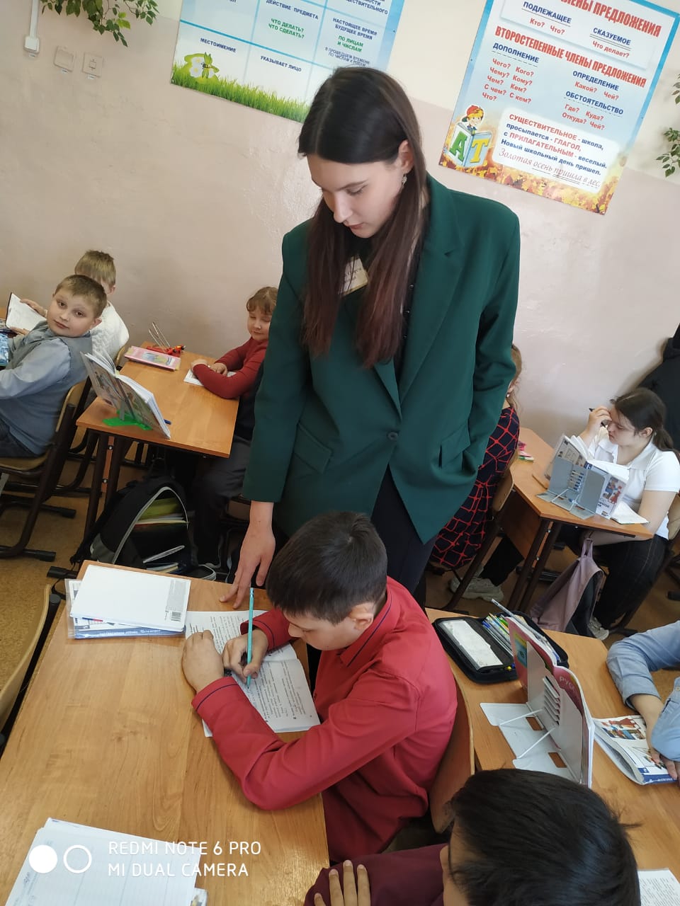 Учащиеся педкласса вели уроки.