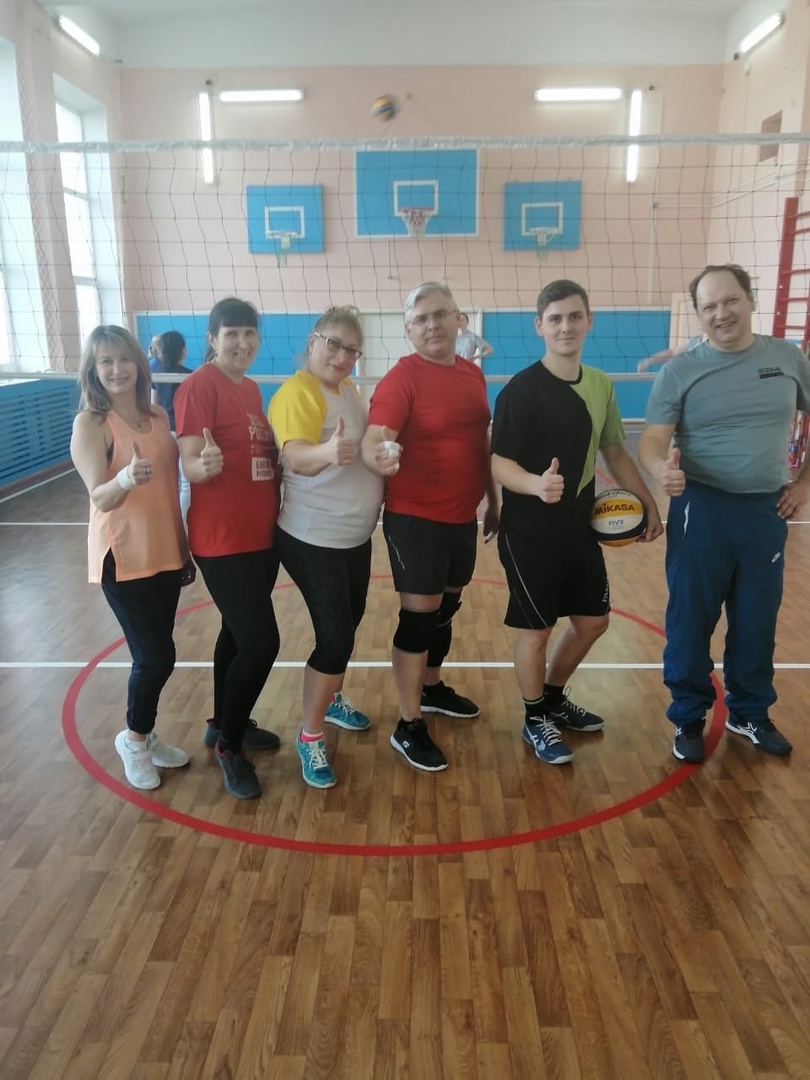 Соревнования по волейболу среди педагогических сотрудников.