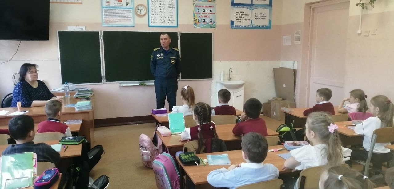Мероприятия, посвящённые безопасности на водных объектах в период весеннего паводка и безопасного поведения во время весенних каникул.